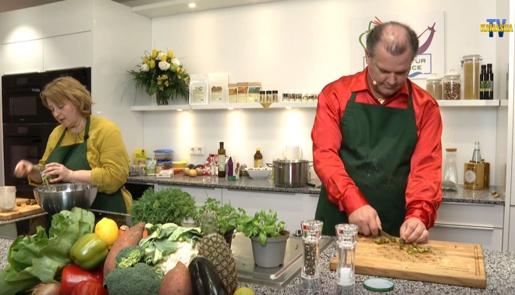 Gürkchen in mundgerechte Häppchen