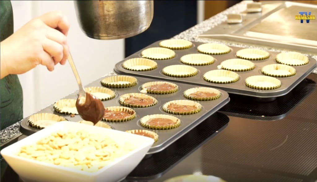 Snickerstörtchen befüllen