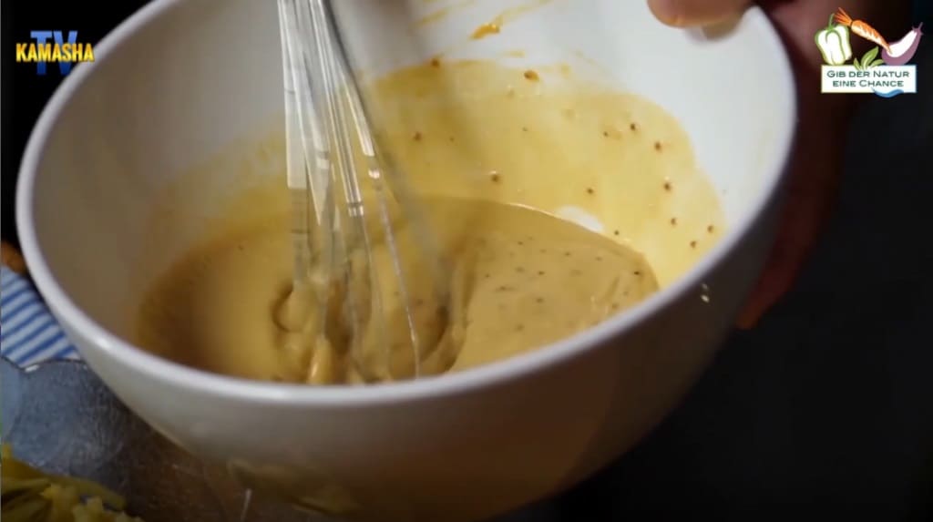 Fertige Sauce für den veganen Kartoffelsalat