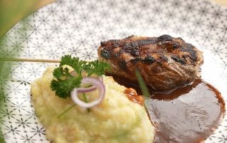 Rezept vegane Entenkeule mit Bratensauce und Blumenkohl-Kartoffelpüree