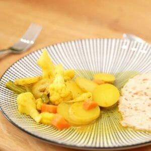 Alu Ghobi mit Chapatis
