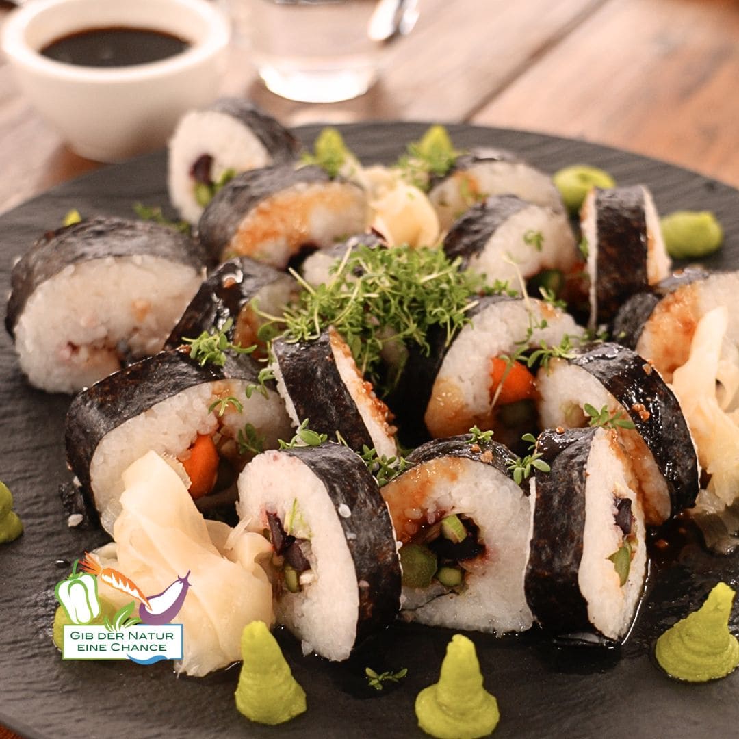 # 57 Makis mit eingelegtem Spargel und Teriyaki Karotten