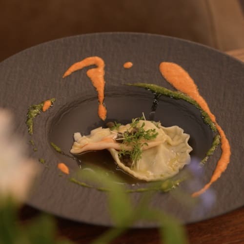 # 60 Zweierlei Ravioli gefüllt mit Pesto-Artischocken und Paprika-Creme