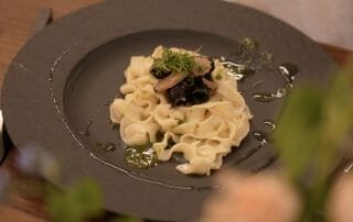 Rezept für Jetzt Tagliatelle mit Trüffel-Weißwein-Schaum