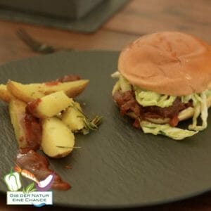 Pulled Jackfruit Burger mit Coleslaw-Salat