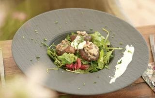 Rezept: gegrillte und gefüllte Pilze mit veganem Sauerrahm-Dip