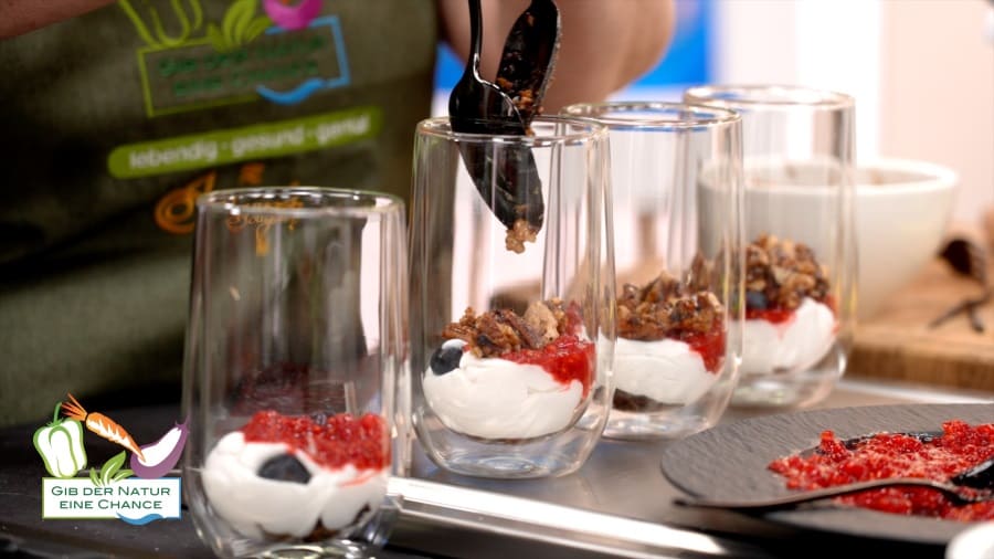 Bereitung Joghurt-Creme mit Honignüssen