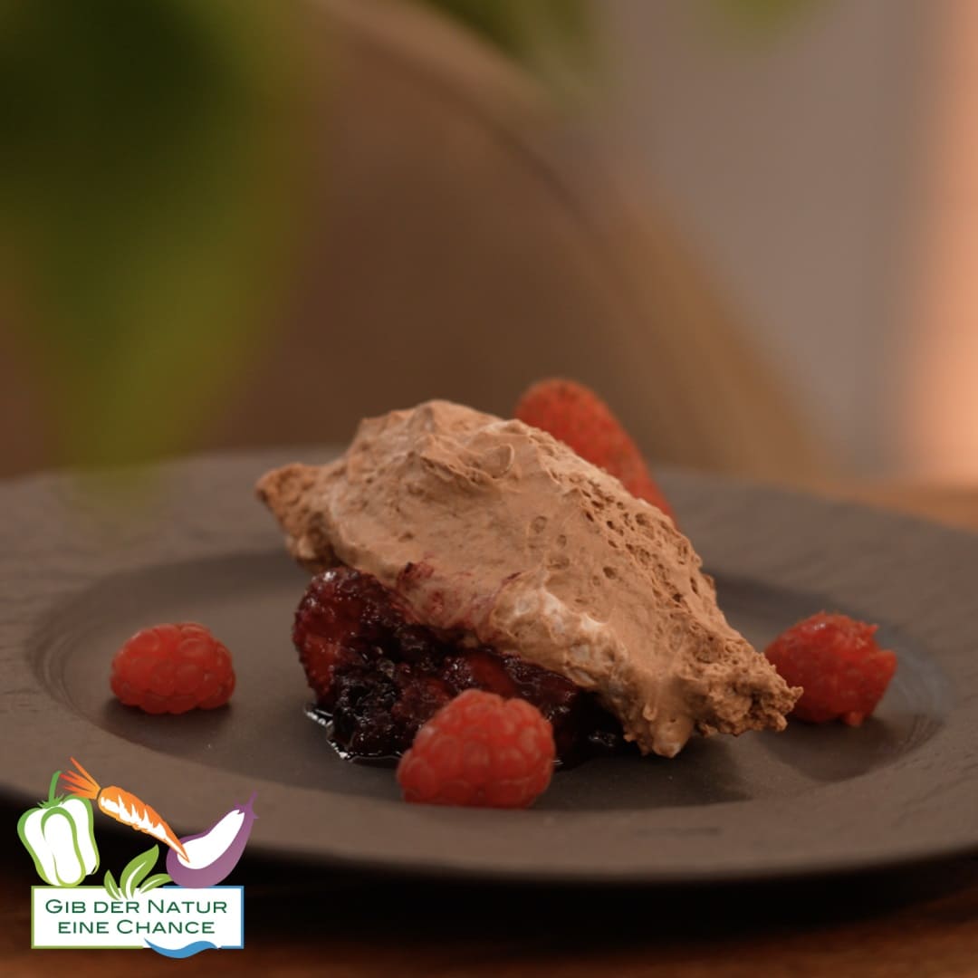 veganes Schoko-Mousse mit Beerenspiegel