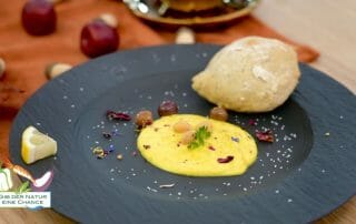 Rezept für jetzt 5-Minuten Brot mit Hummus und frischem Minztee