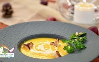 Rezept für Jetzt Karotten Ingwer Suppe mit Mandel-Pfefferschaum