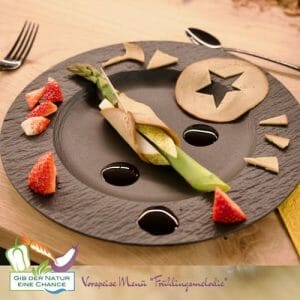 Vegane Spargelröllchen mit Birne