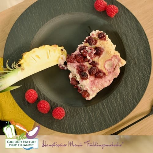 Veganer Quarkauflauf mit Kirschen